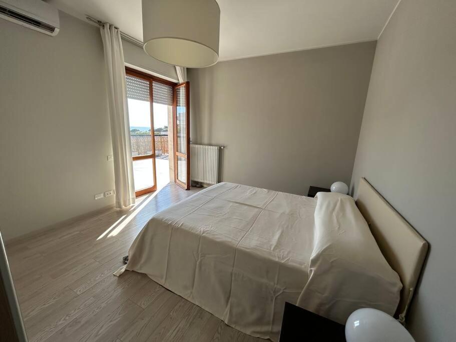 -penthouse Con Terrazza Panoramica -free Parking- Apartment Carrara