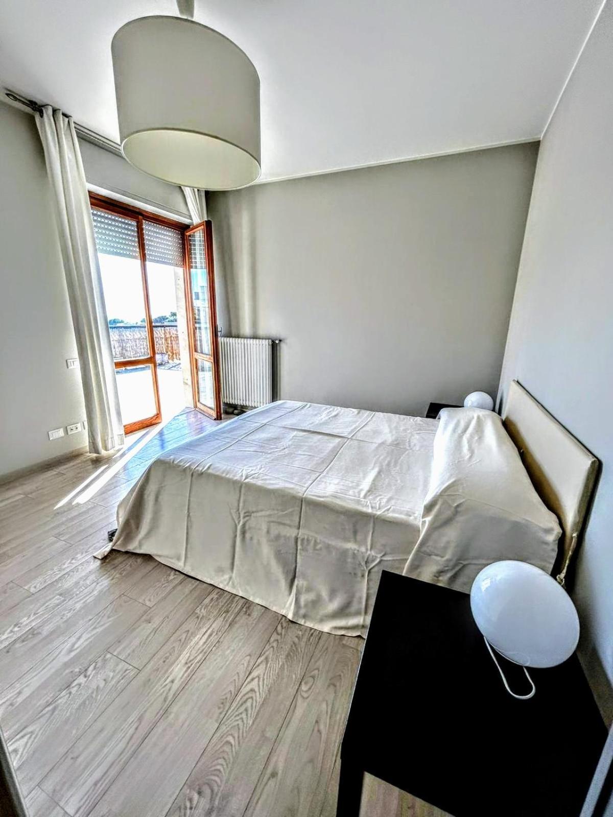 -penthouse Con Terrazza Panoramica -free Parking- Apartment Carrara